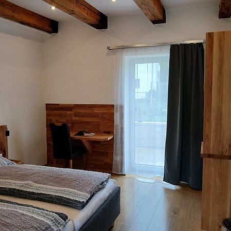 Weingut Thomas Brandl Bed & Breakfast Strass  Bagian luar foto