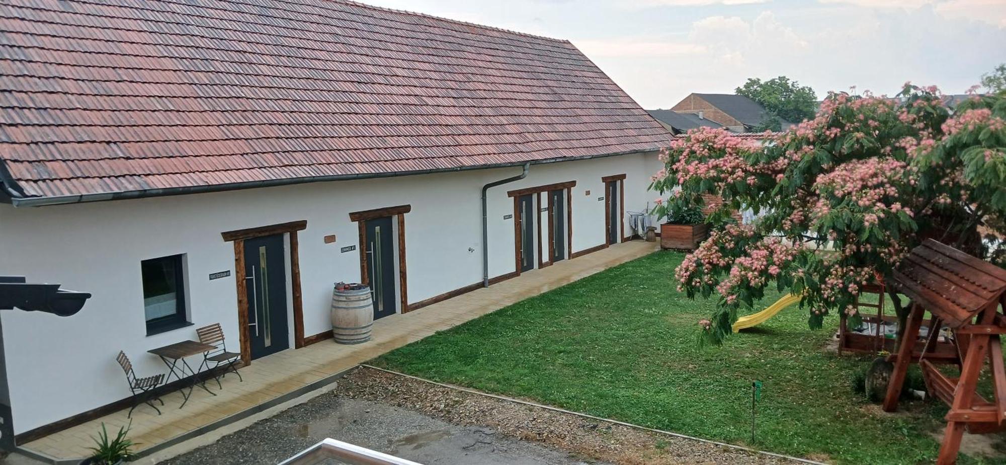 Weingut Thomas Brandl Bed & Breakfast Strass  Bagian luar foto