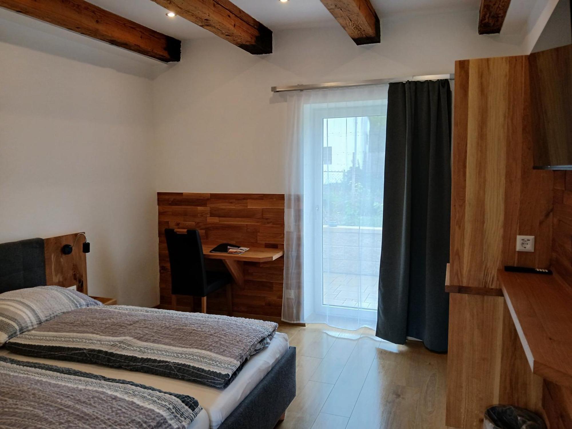 Weingut Thomas Brandl Bed & Breakfast Strass  Bagian luar foto