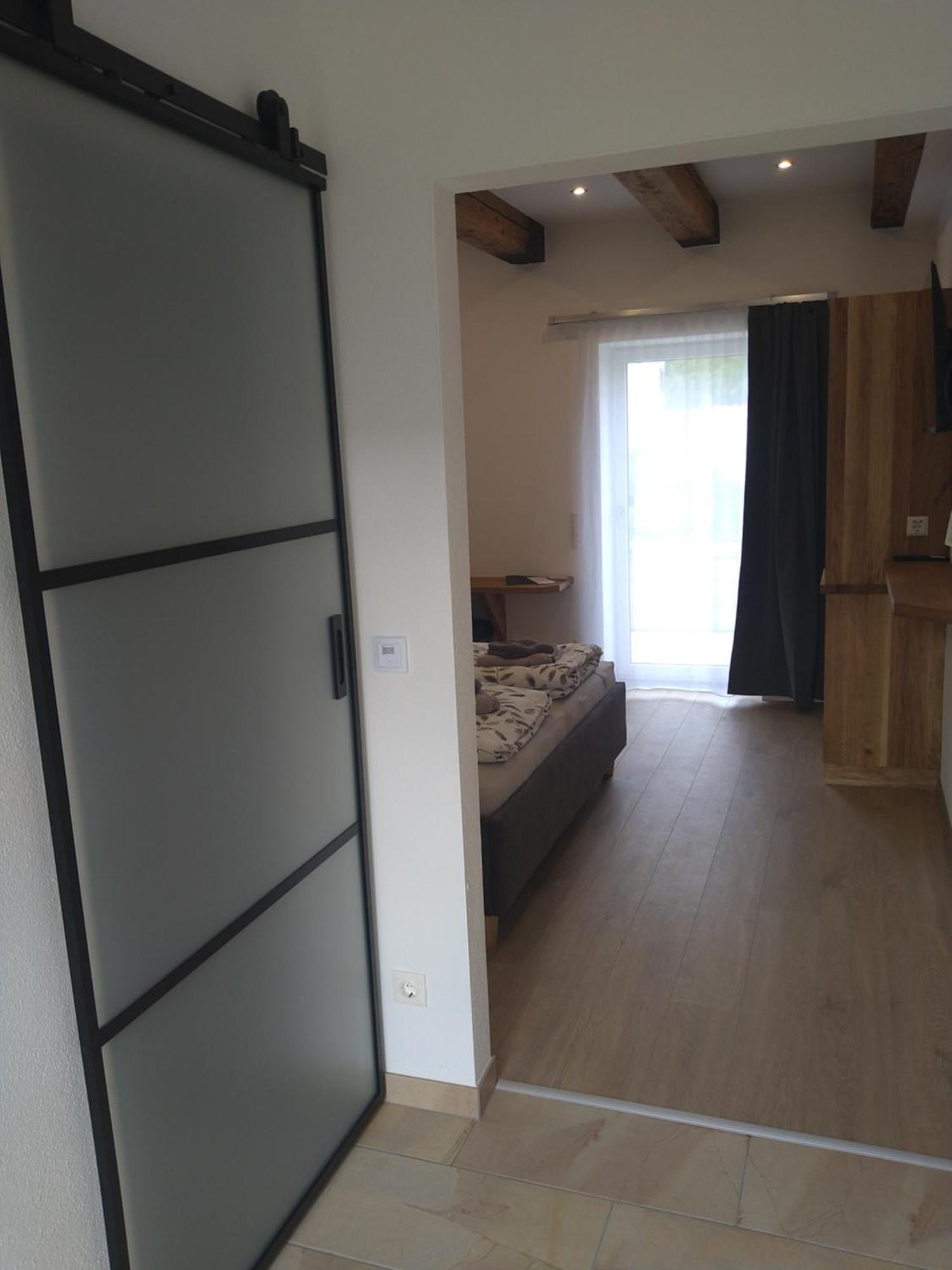 Weingut Thomas Brandl Bed & Breakfast Strass  Bagian luar foto